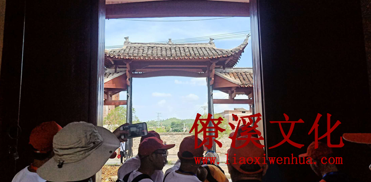 A wise teacher points the way: a true word (2)